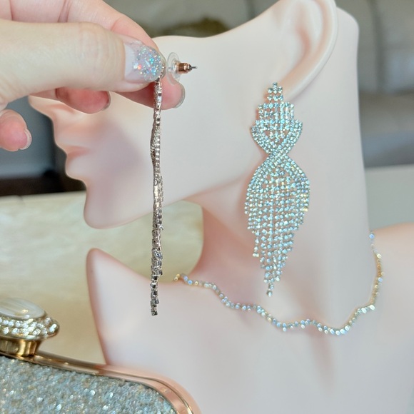 ⚜️ Chic Luxury Gold Crystal Drop Earrings - Picture 5 of 10